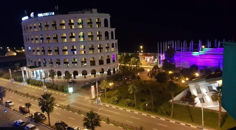 Apartamento Orbi Sea Tower Block A Batumi Exterior foto