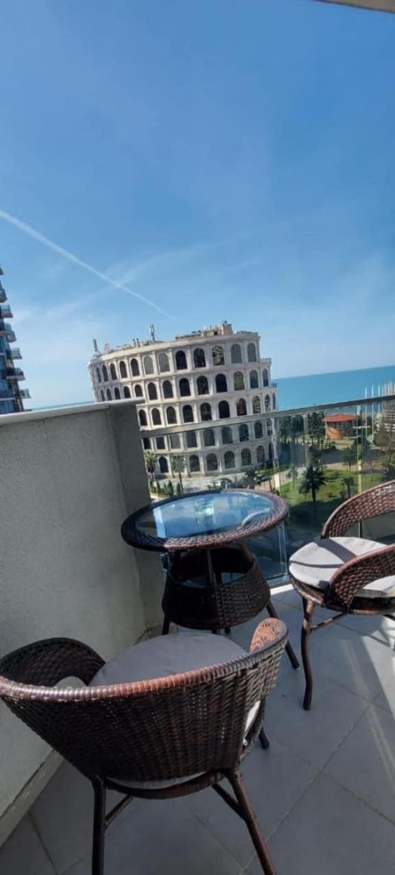 Apartamento Orbi Sea Tower Block A Batumi Exterior foto